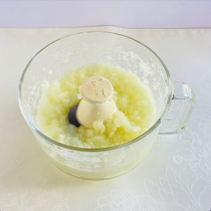 フードプロセッサーにかけられた玉ねぎ