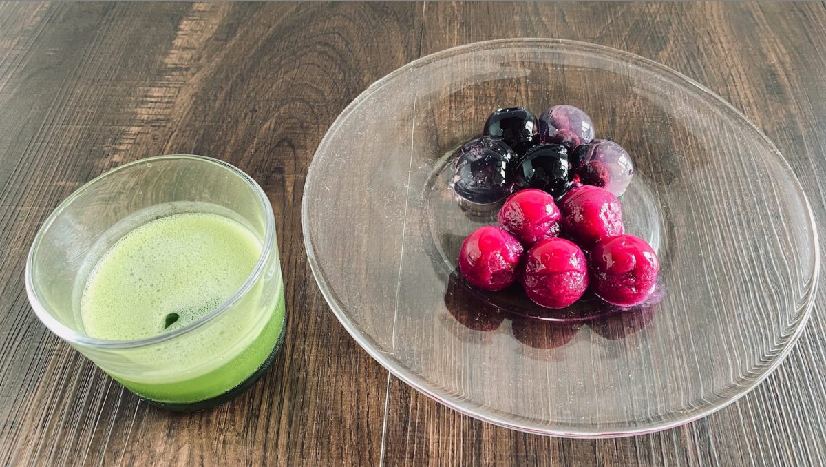 冷抹茶と丸いフルーツゼリー